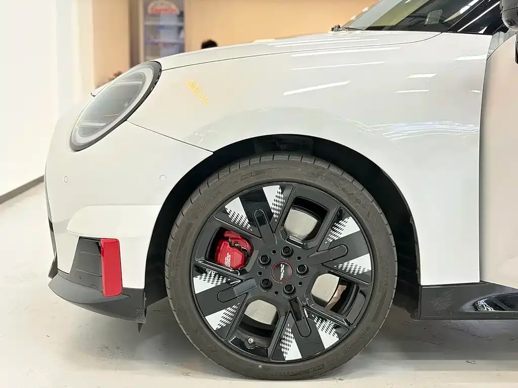 MINI JCW Electric — фото 2