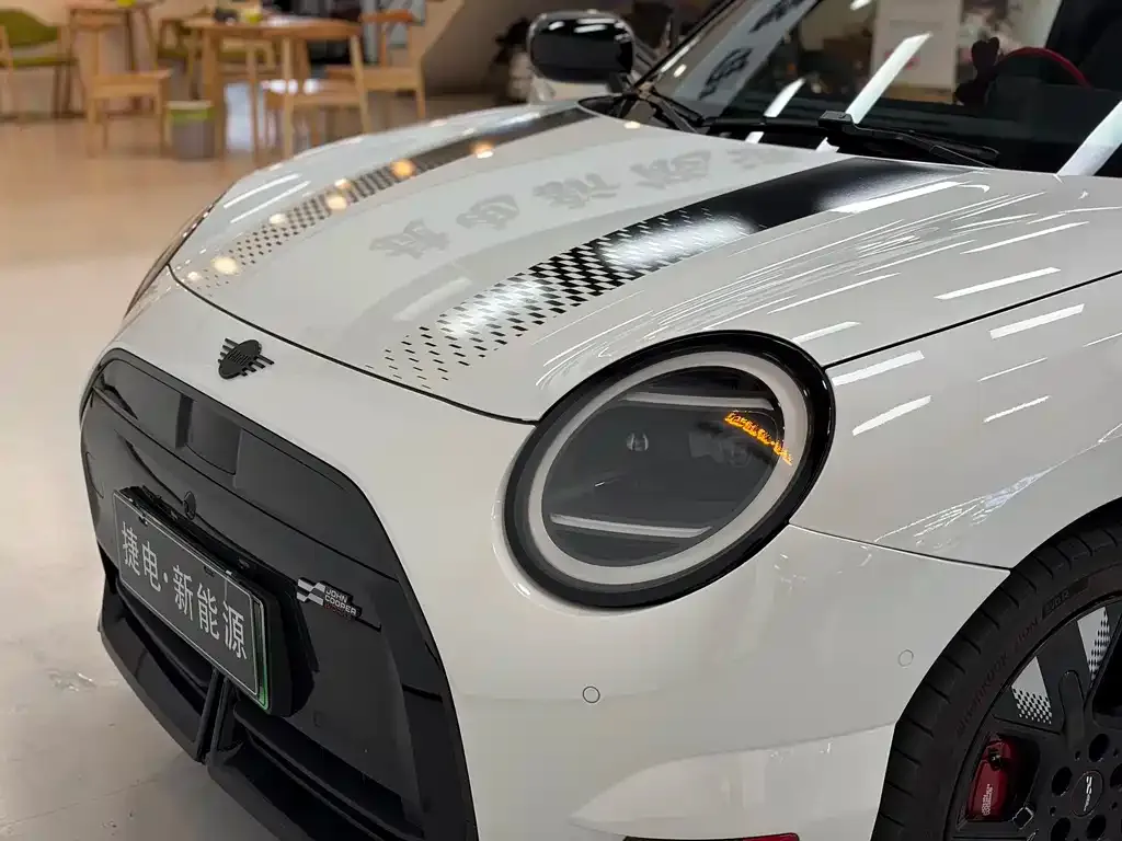MINI JCW Electric — фото 4