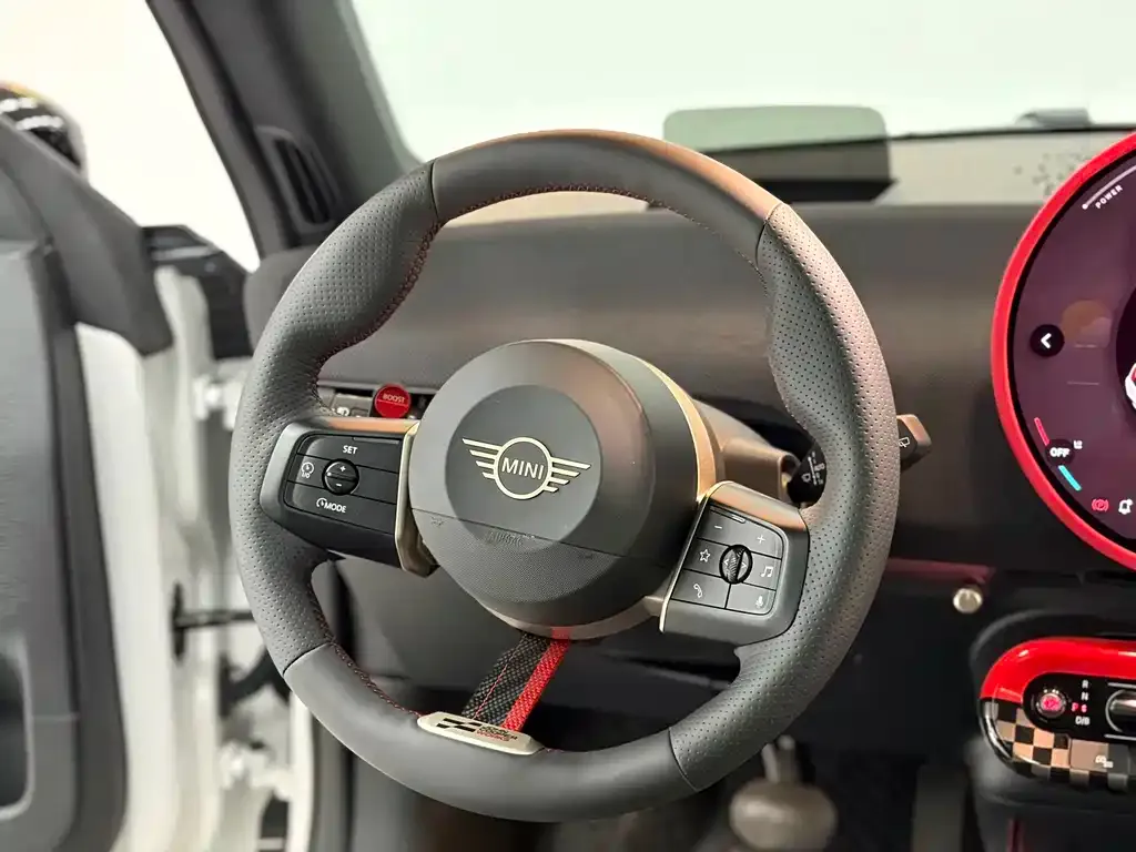 MINI JCW Electric — фото 5