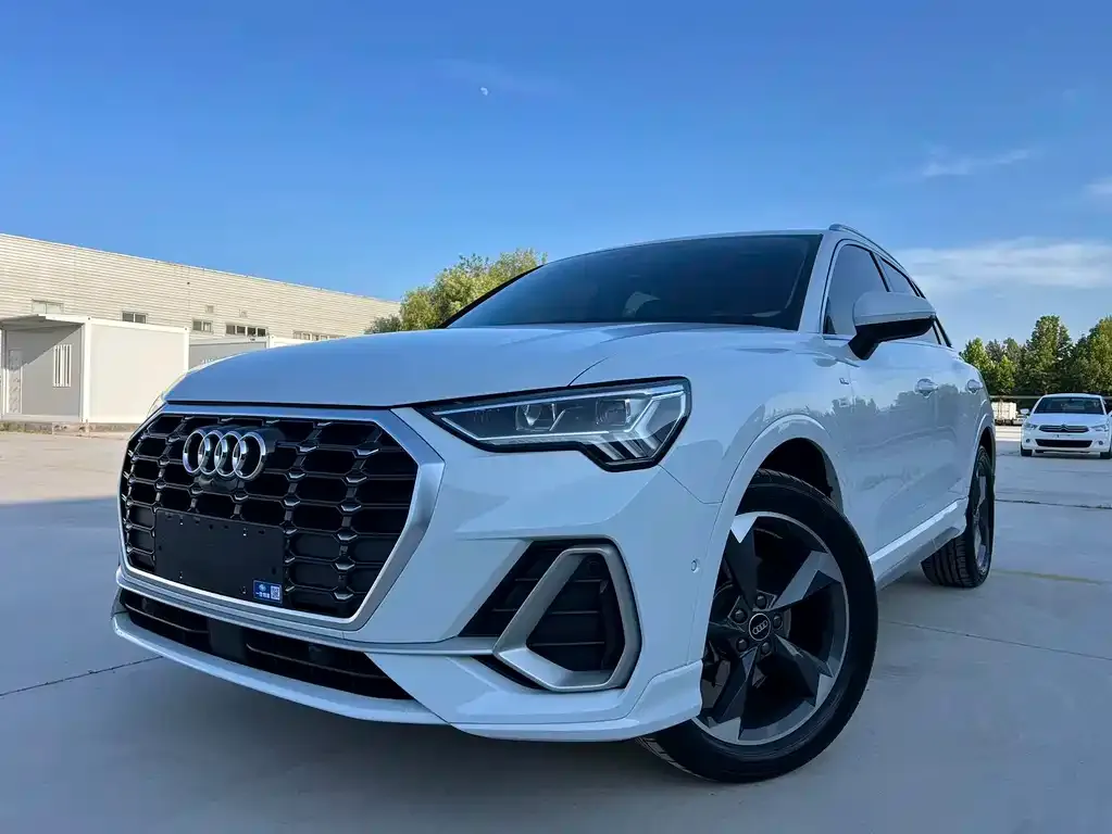 Audi Q3 — фото 1