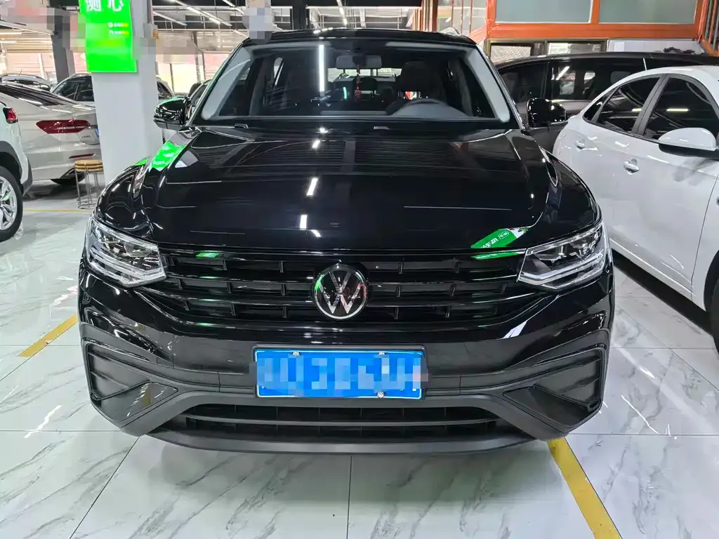 Volkswagen Tiguan L — фото 9