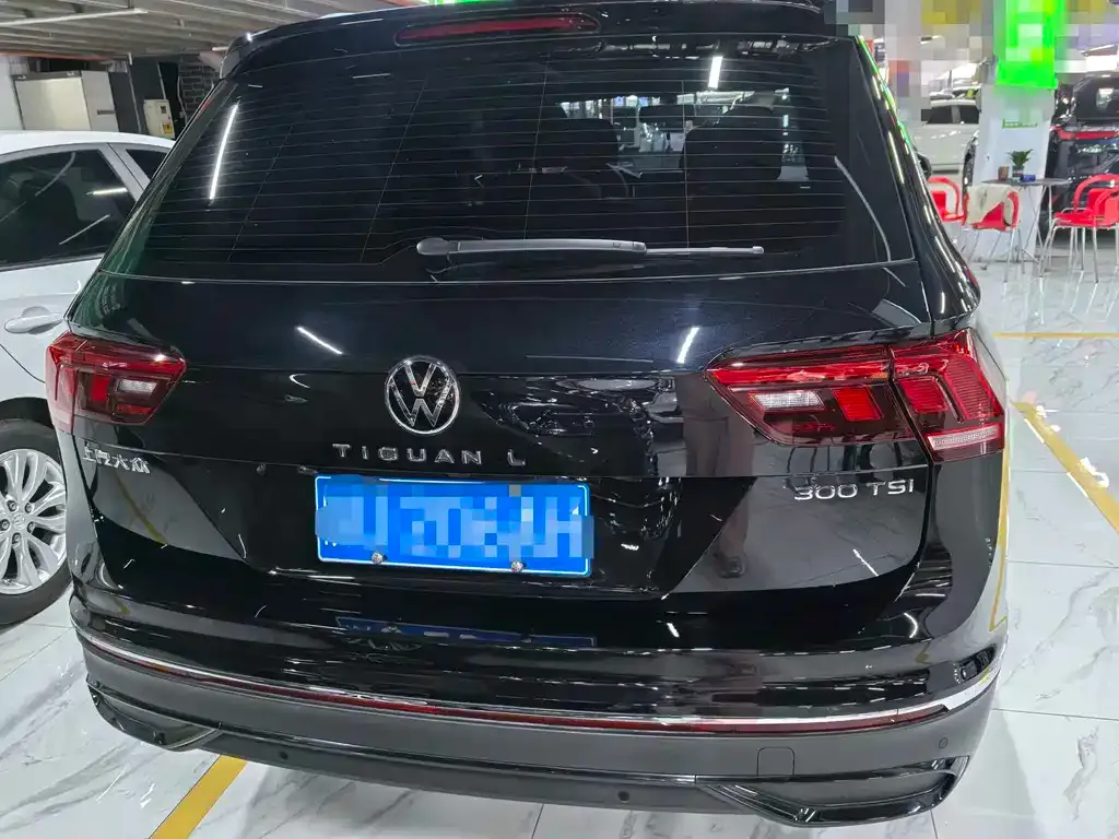 Volkswagen Tiguan L — фото 6