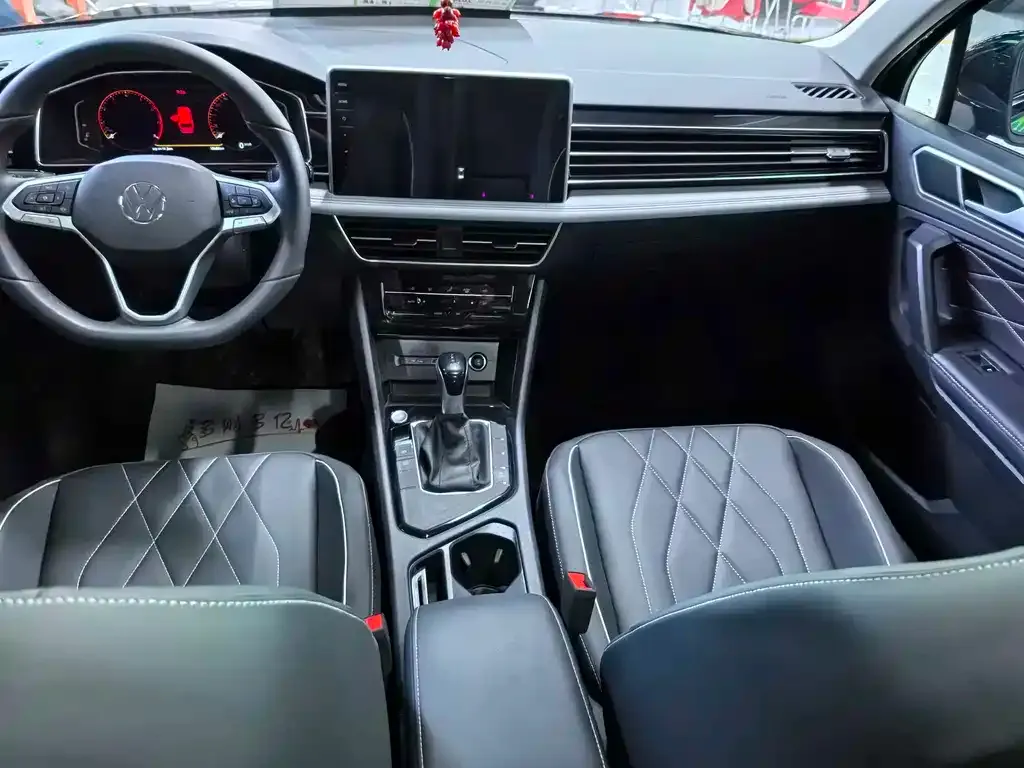 Volkswagen Tiguan L — фото 4