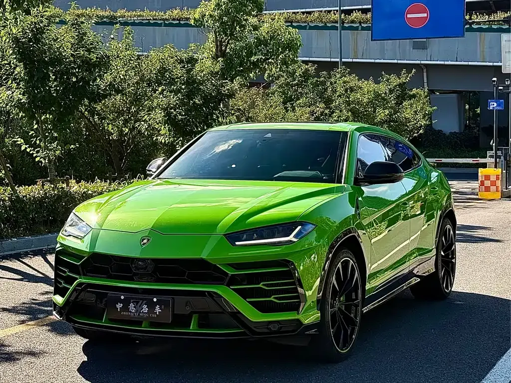 Lamborghini Urus — фото 1