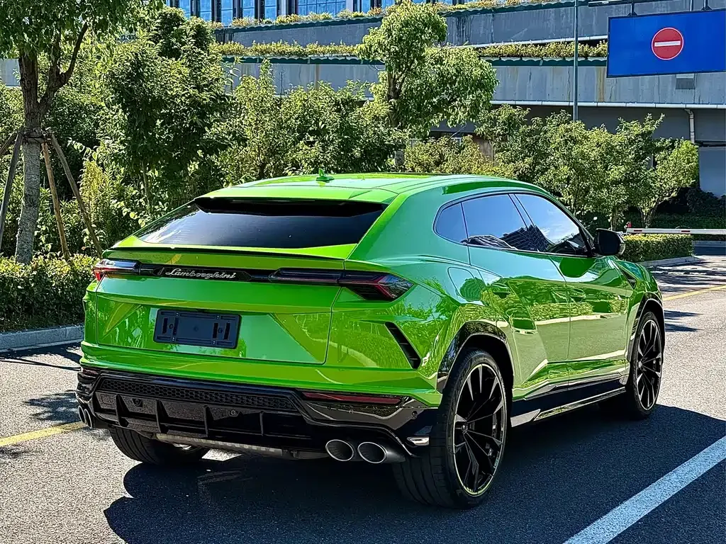 Lamborghini Urus — фото 9