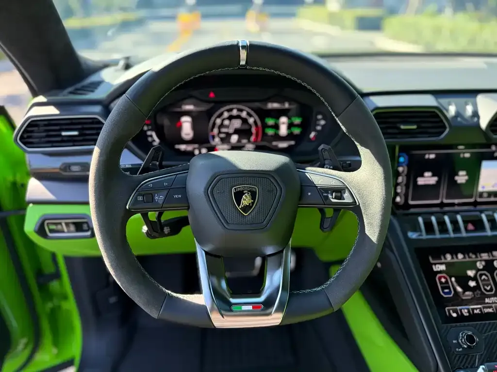Lamborghini Urus — фото 3