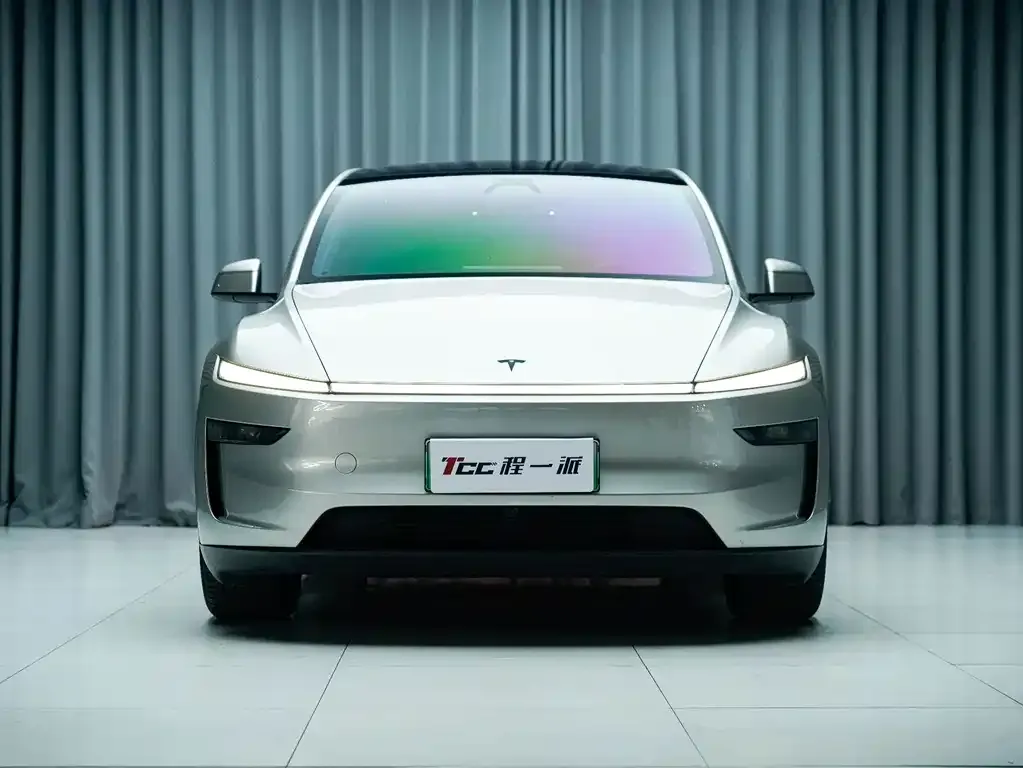 Tesla Model Y L — фото 3
