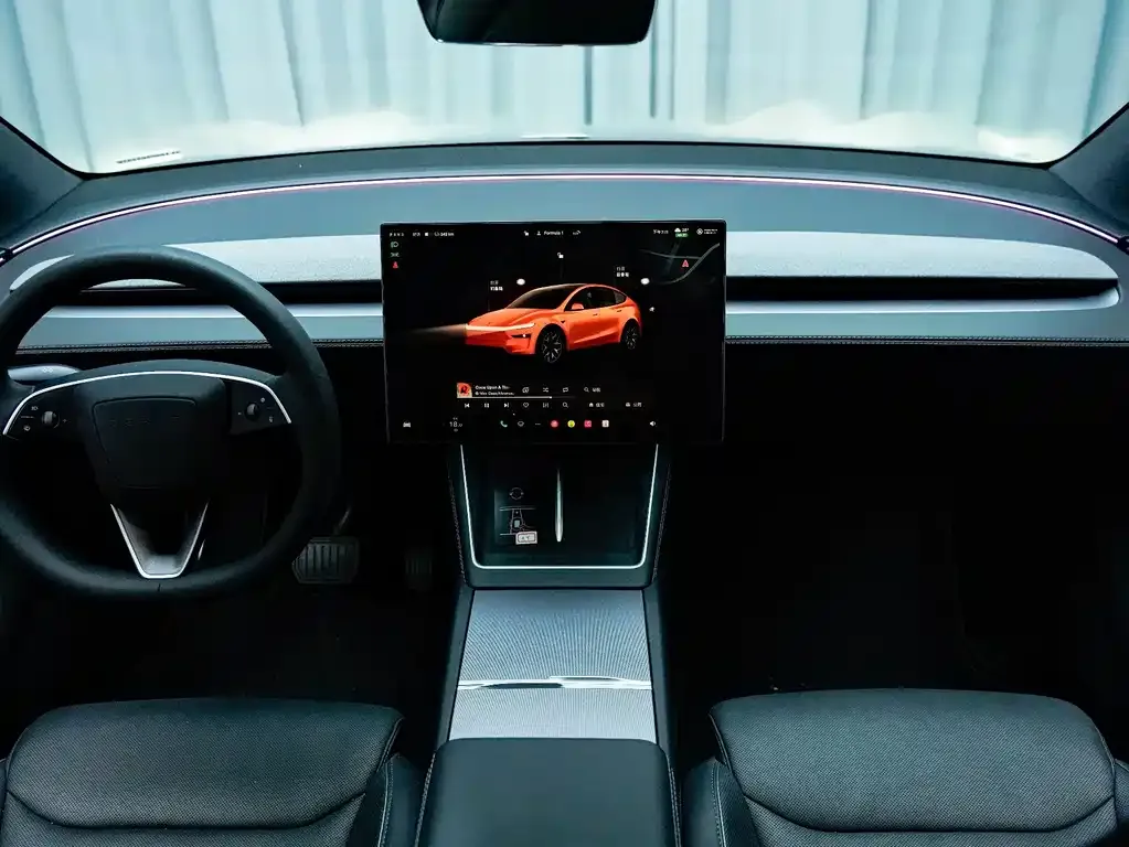 Tesla Model Y L — фото 10