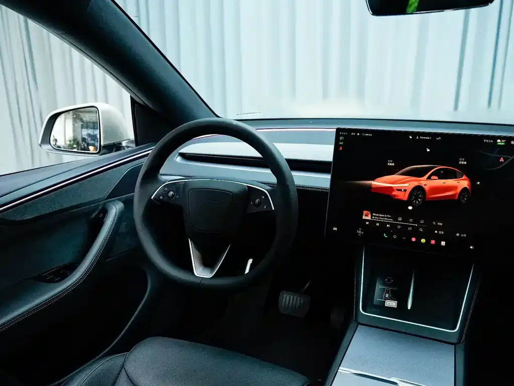 Tesla Model Y L — фото 9