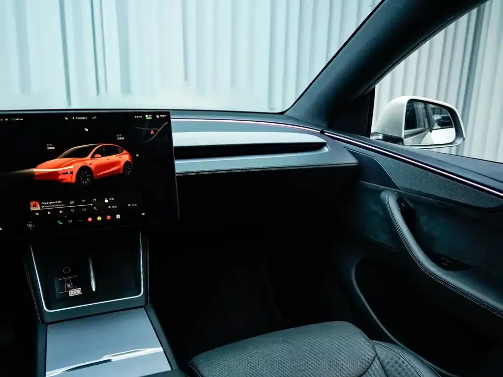 Tesla Model Y L — фото 8
