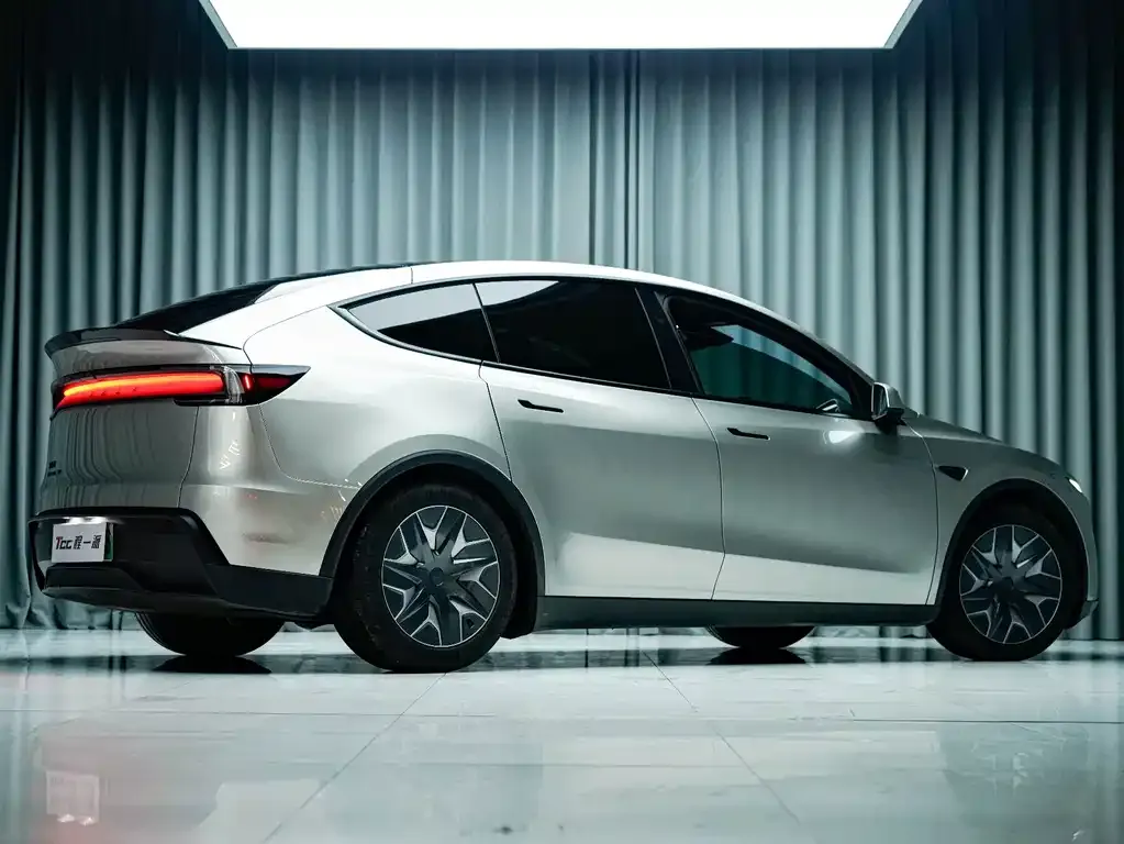 Tesla Model Y L — фото 4