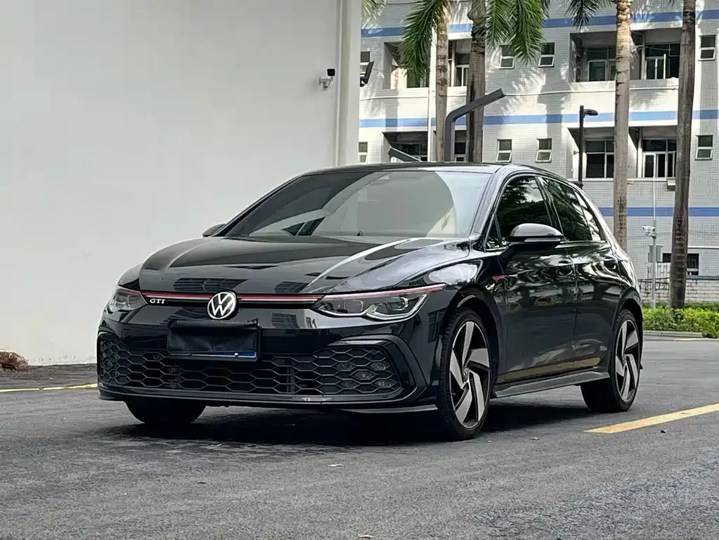 Volkswagen Golf GTI — фото 1
