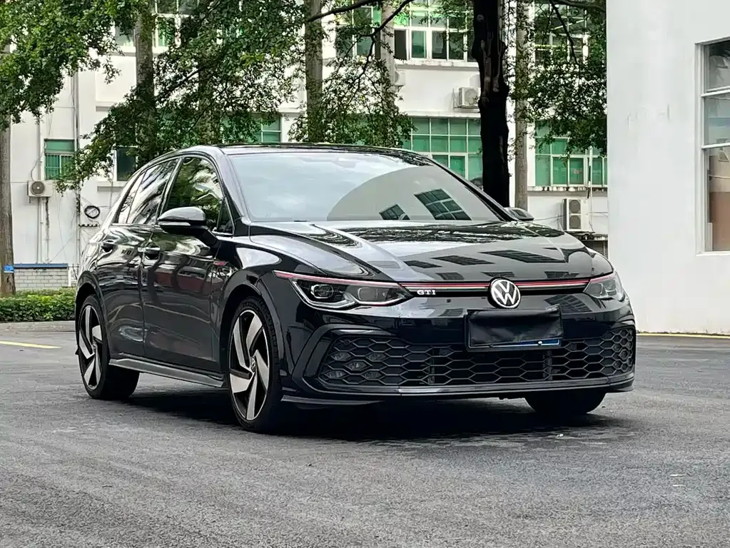Volkswagen Golf GTI — фото 10