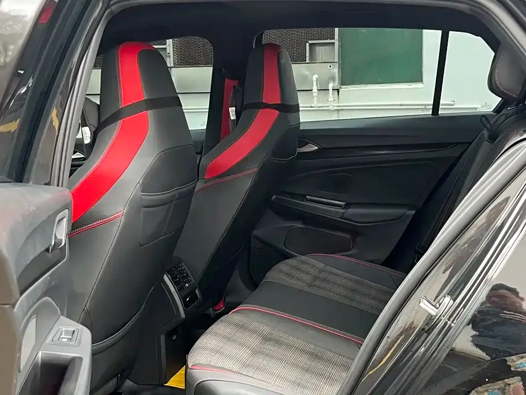 Volkswagen Golf GTI — фото 5