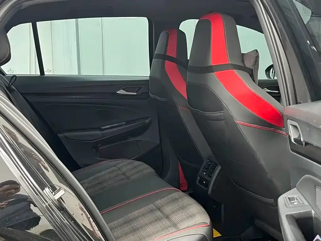 Volkswagen Golf GTI — фото 4