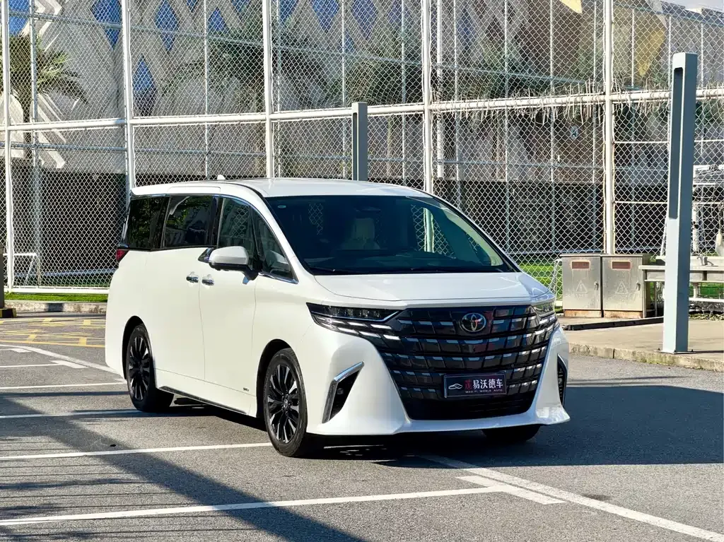 Toyota Alphard — фото 10