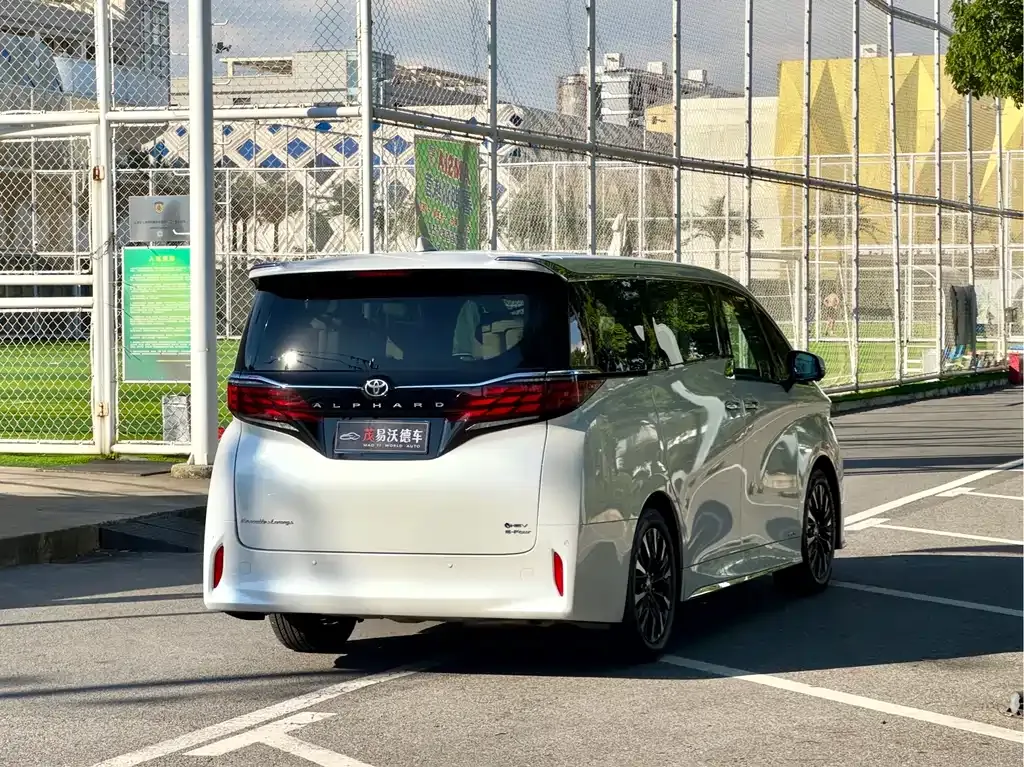 Toyota Alphard — фото 7