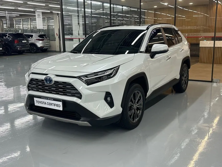 Toyota RAV4 — фото 1