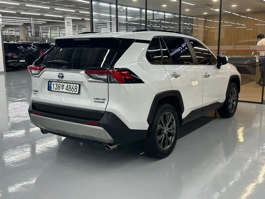 Toyota RAV4 — фото 8