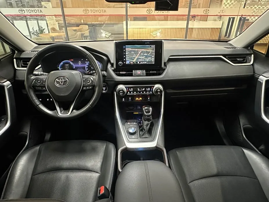 Toyota RAV4 — фото 7