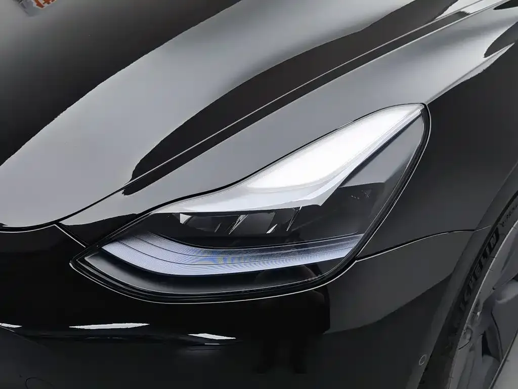 Tesla Model 3 — фото 4
