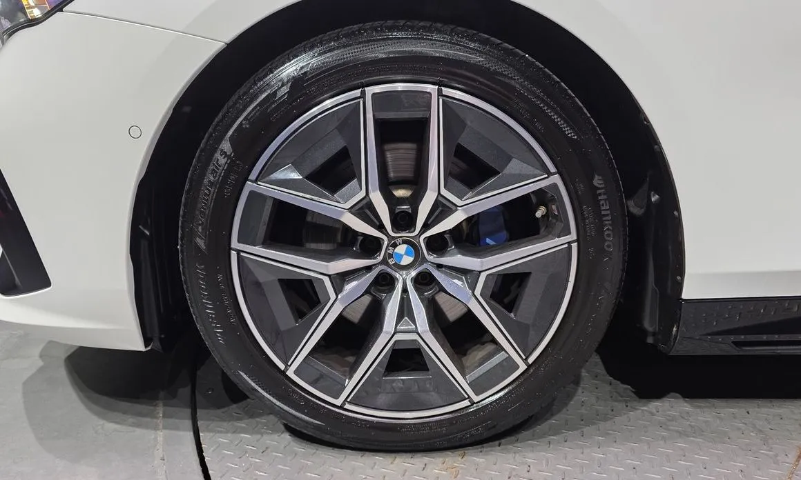 BMW 5-Series 2024 из KR, фото 8