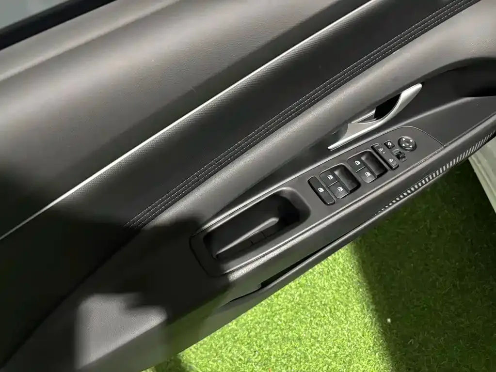 Hyundai Elantra — фото 4