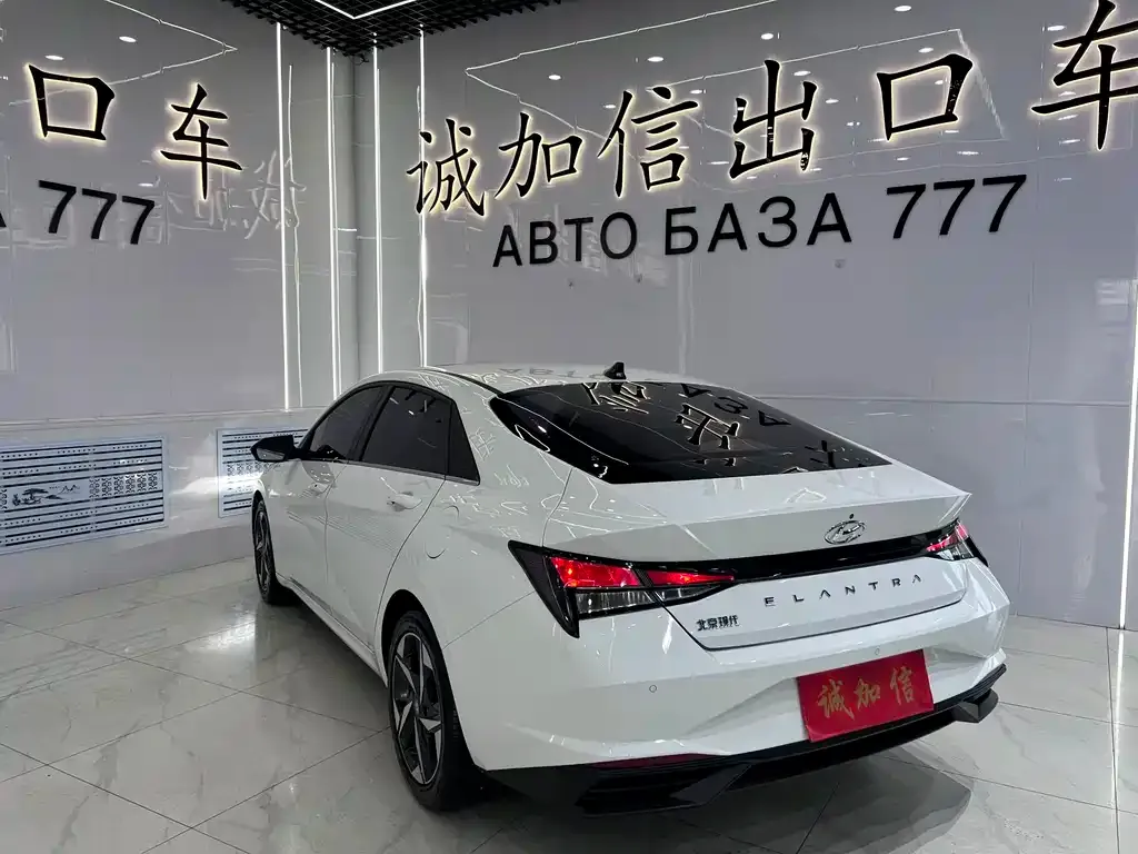 Hyundai Elantra — фото 2
