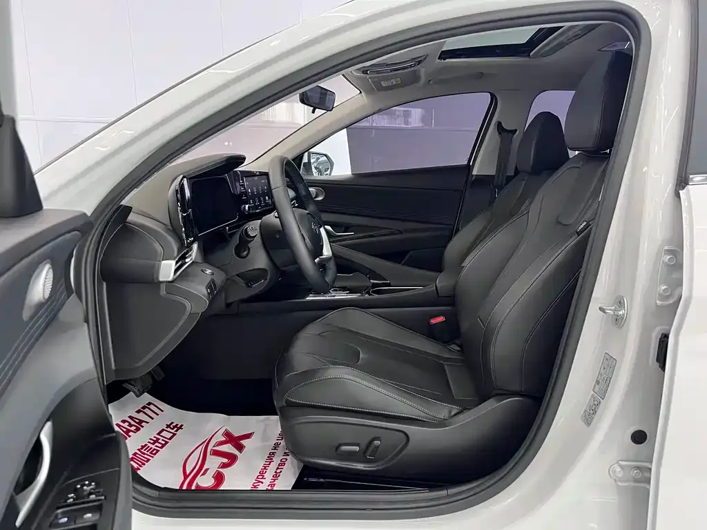 Hyundai Elantra — фото 3