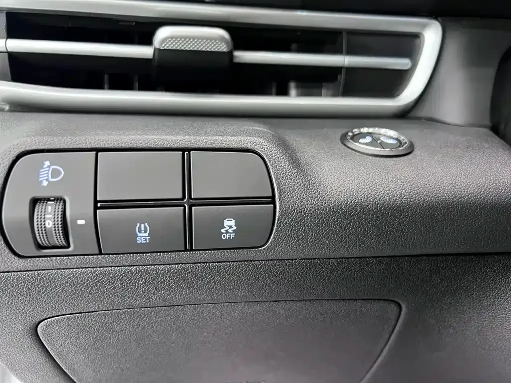 Hyundai Elantra — фото 9
