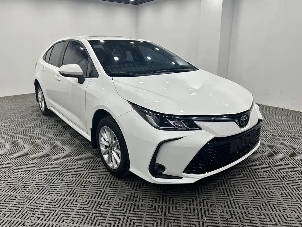 Toyota Corolla — фото 1