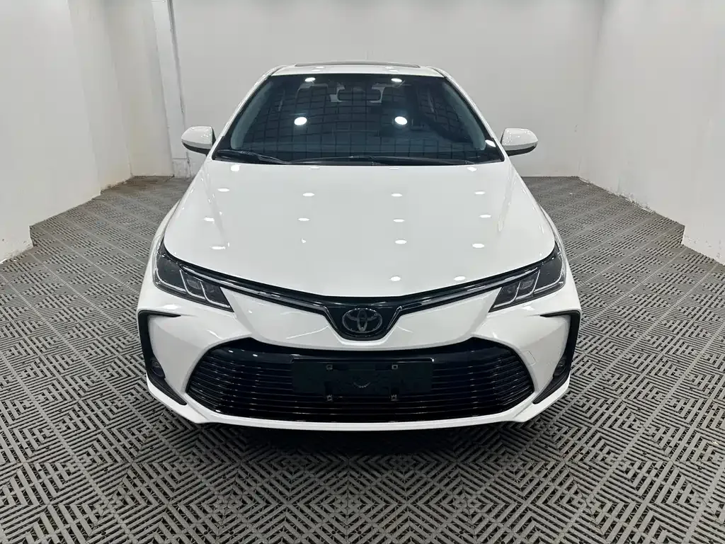 Toyota Corolla — фото 7