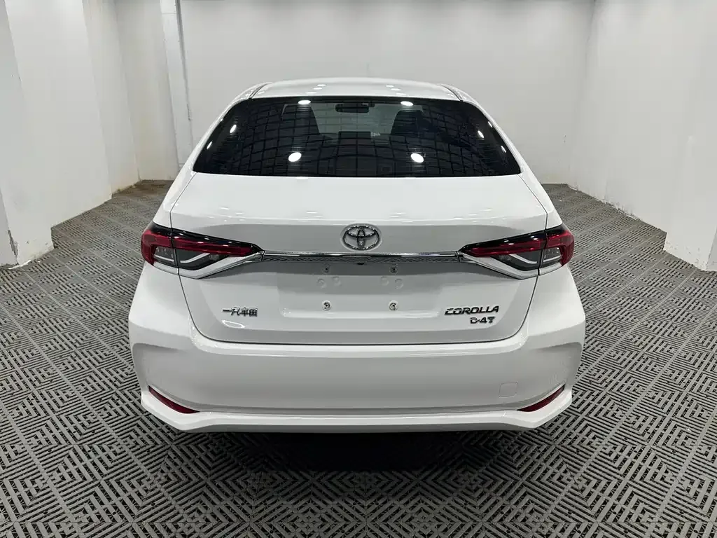 Toyota Corolla — фото 9