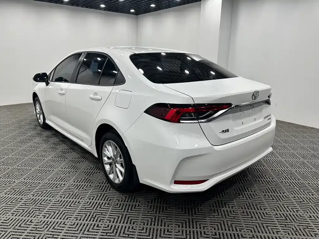 Toyota Corolla — фото 6