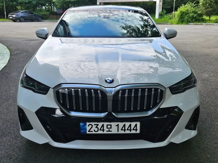 BMW 5-Series — фото 1