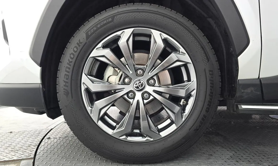 Toyota RAV4 — фото 4