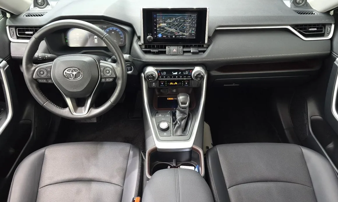 Toyota RAV4 — фото 9