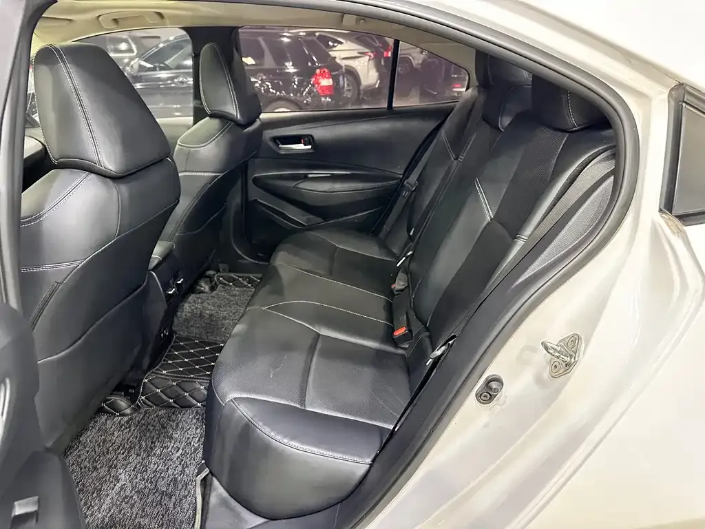Toyota Corolla — фото 10