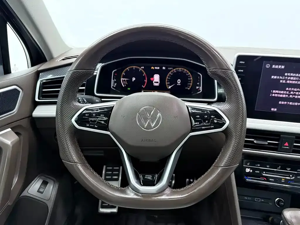 Volkswagen Tiguan L — фото 8