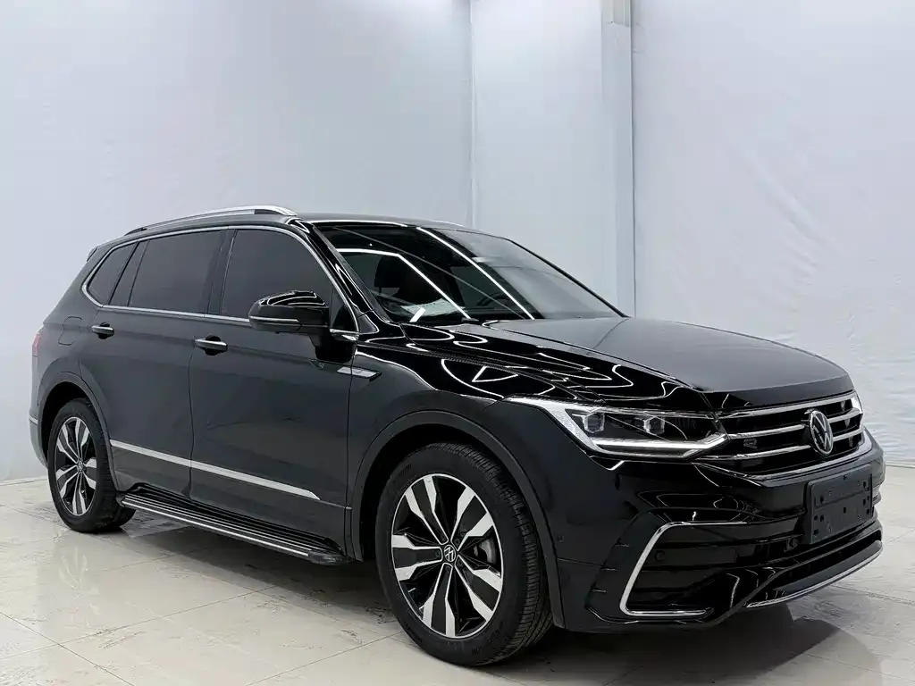 Volkswagen Tiguan L — фото 9