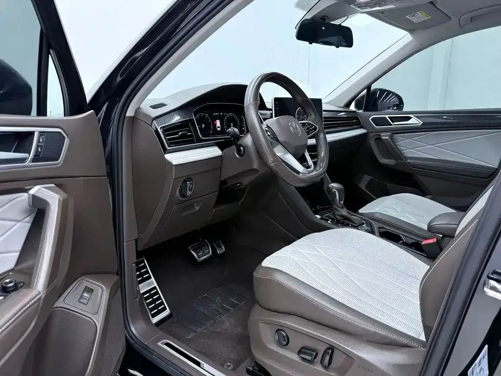 Volkswagen Tiguan L — фото 6
