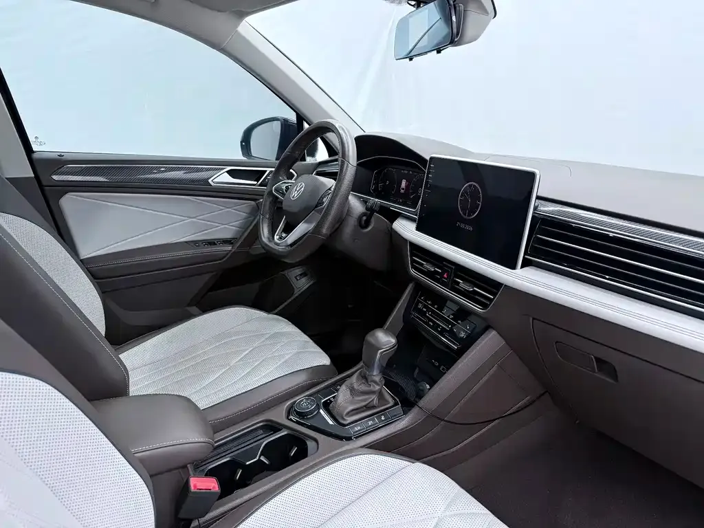 Volkswagen Tiguan L — фото 5