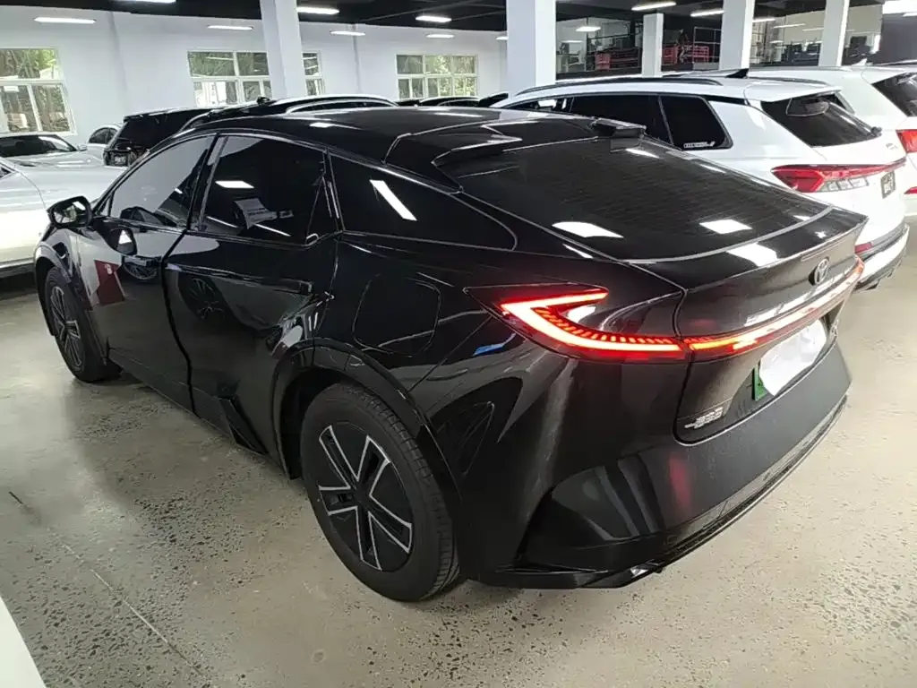 Toyota bZ5 — фото 10