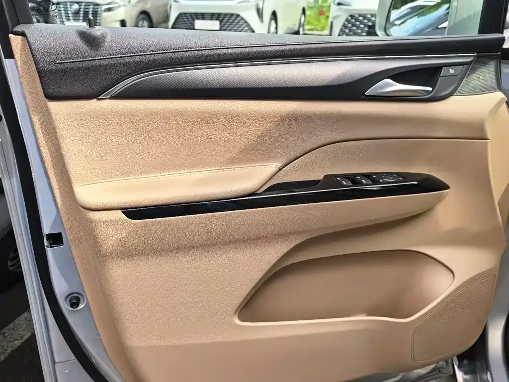 Buick GL8 Hybrid — фото 10