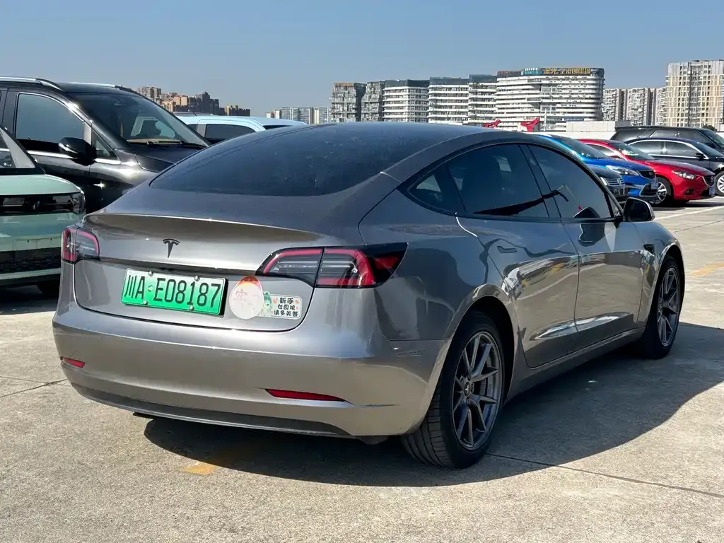 Tesla Model 3 — фото 8