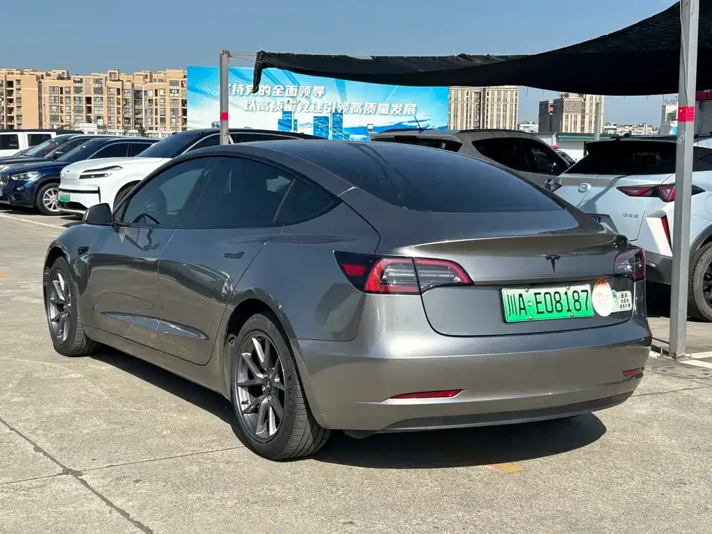 Tesla Model 3 — фото 9