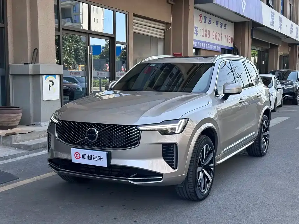 Volvo XC90 — фото 1