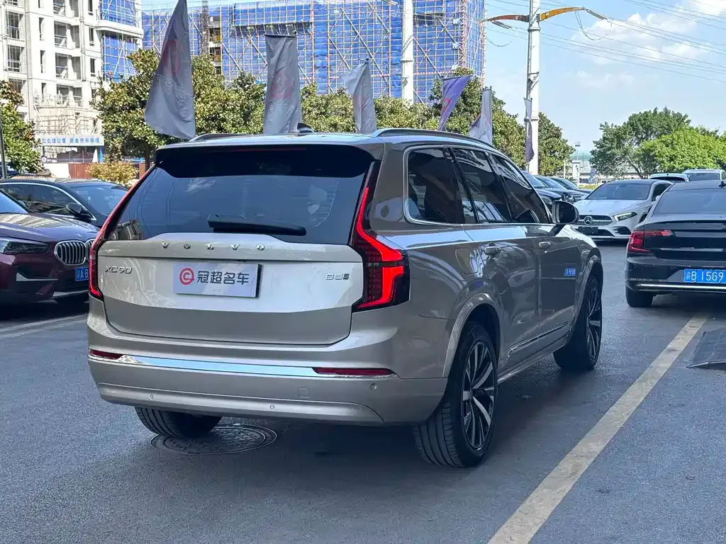 Volvo XC90 — фото 10