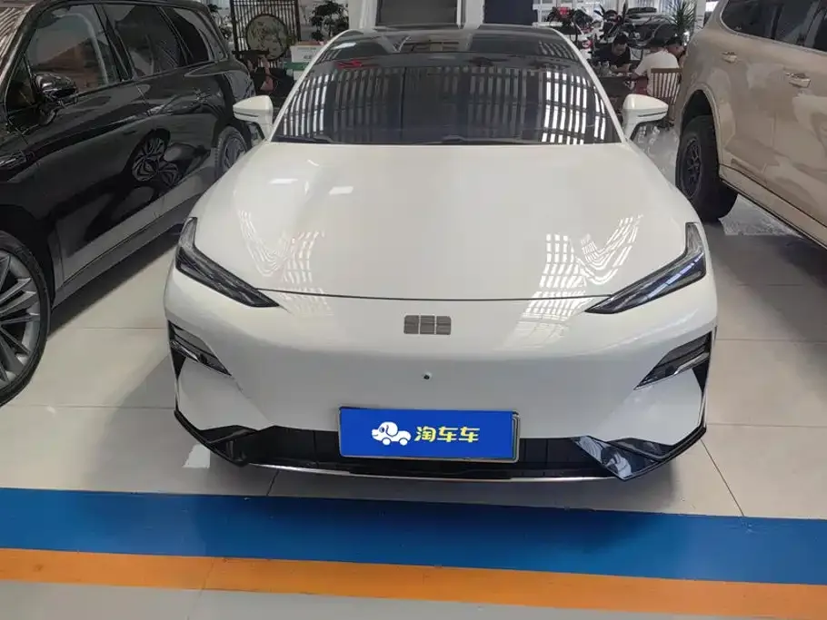 Geely Galaxy E8 — фото 10