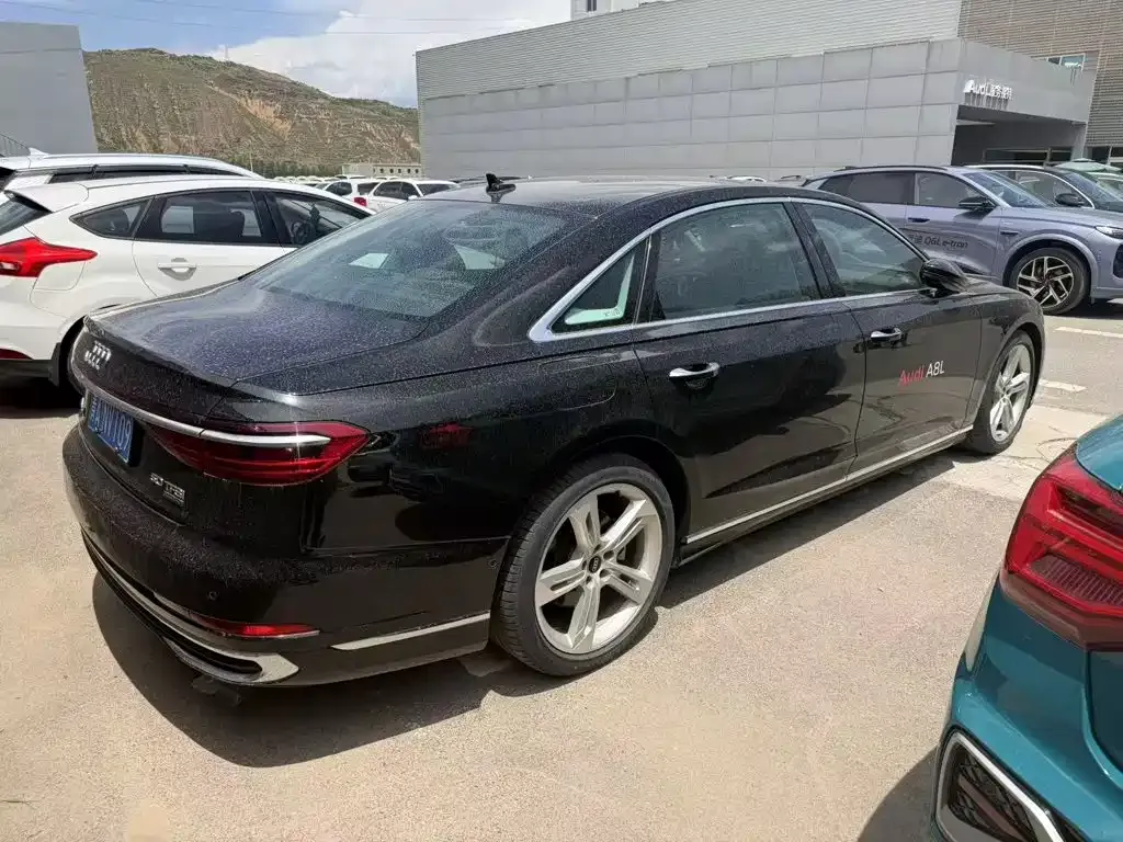 Audi A8 — фото 6